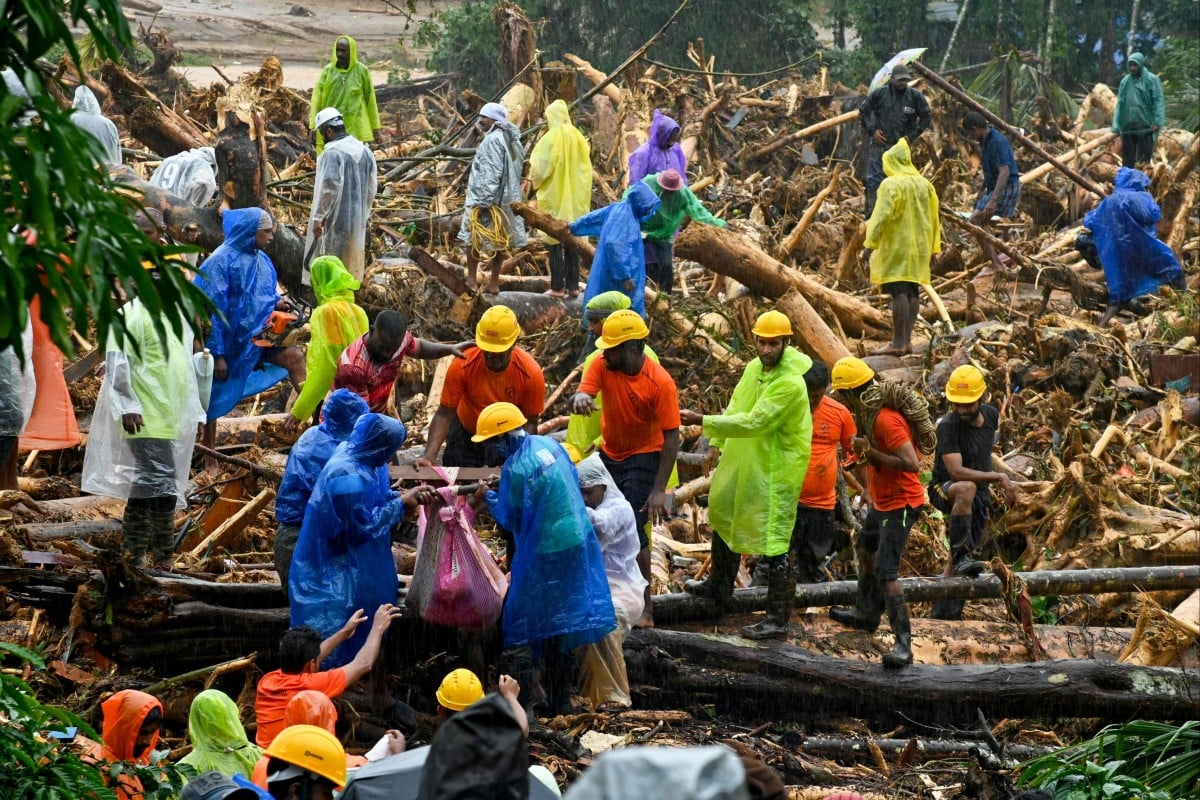 India landslides death toll passes 150 as rescuers search through mud, debris for many missing