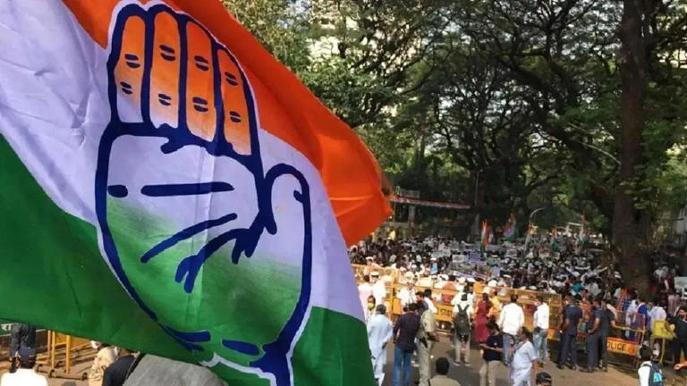 Won’t let Byculla, Versova seats go, say Congress leaders