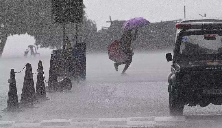 Chennai to see heavy rain for next few days, IMD issues alerts for multiple districts across Tamil Nadu; Full forecast here