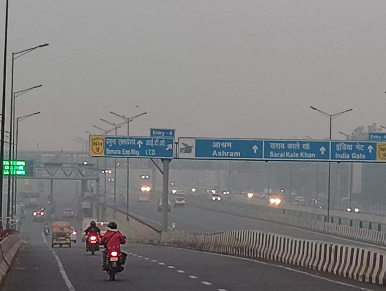 Post-Diwali smog pushes Delhi air quality to ‘very poor’; other cities also affected